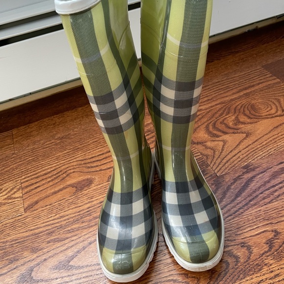 Burberry rain boots - Picture 3 of 6